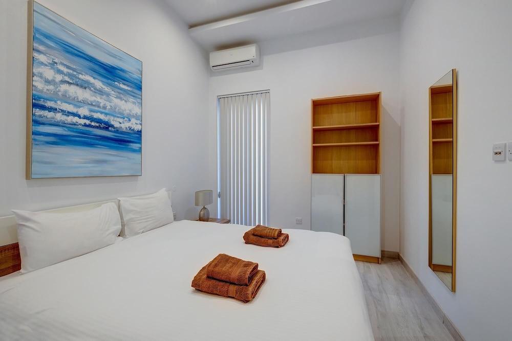 Picturesque Sliema Pad Steps From the Seafront