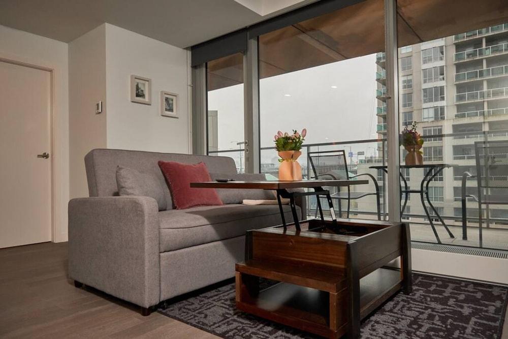 Van House 1 Bdrm Spectacular 1 Bdrm Condo With Spacious Deck View