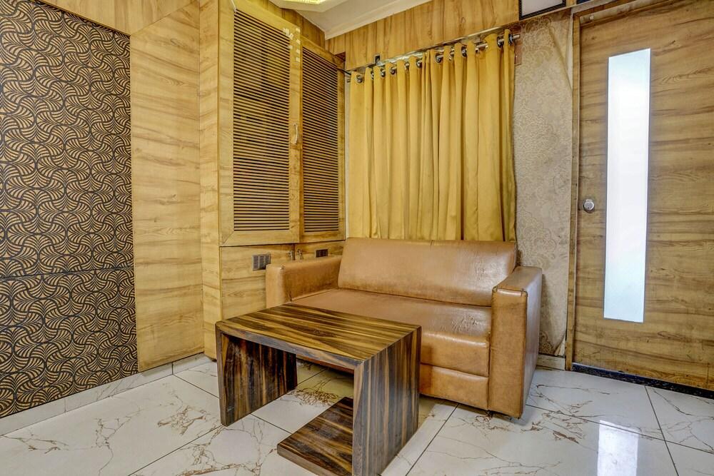 Fabhotel Silver Palace