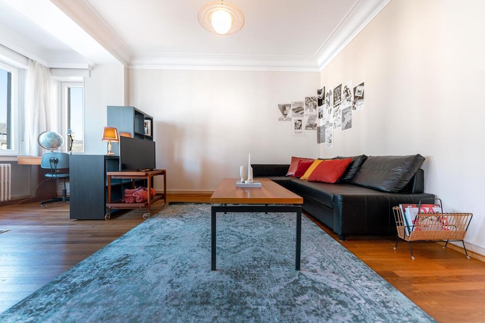 Charming Stay Fast WiFi Full Kitchen