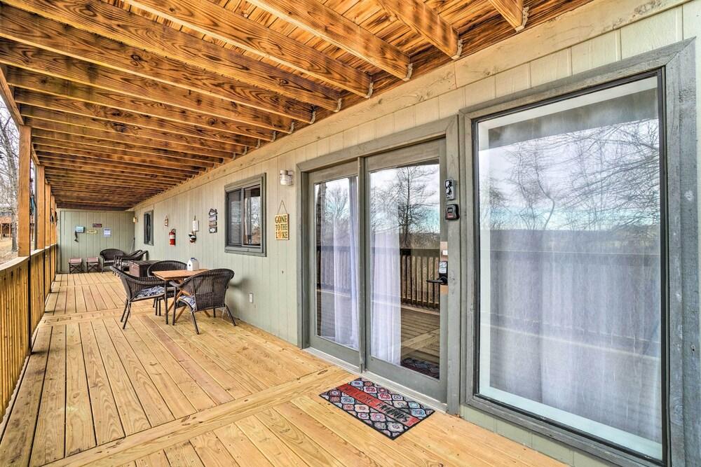 Sunny Reeds Spring Condo w/ Balcony + Shared Pools