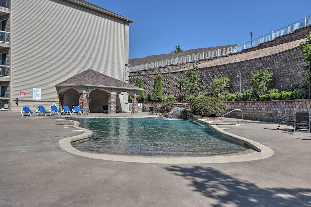 Condo With Lakefront Patio & Community Perks!