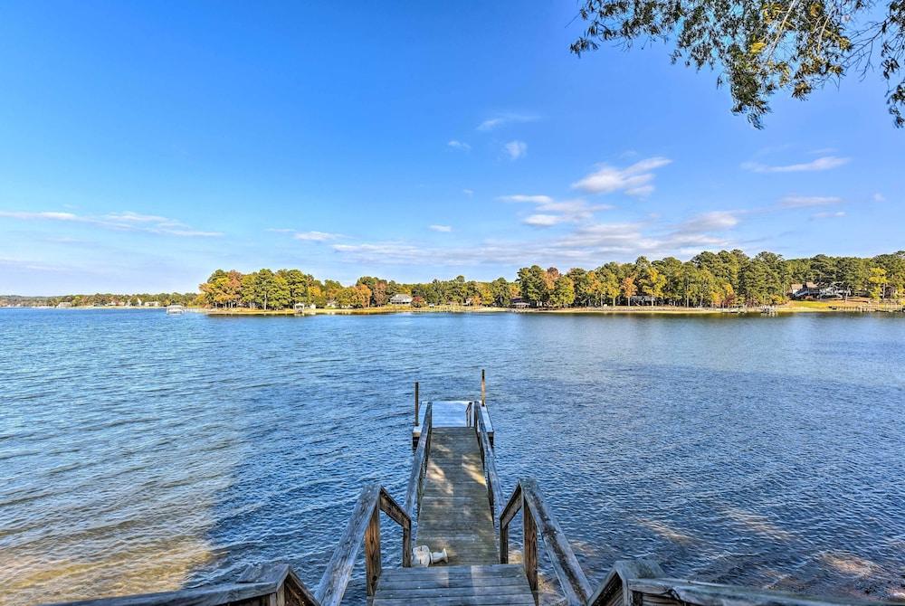 Charming Ridgeway Cottage on Lake Wateree!