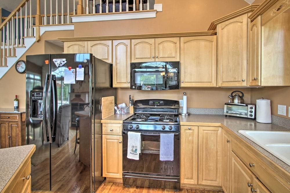 Waterside Haven on Milton Pond w/ Deck & Boat Dock