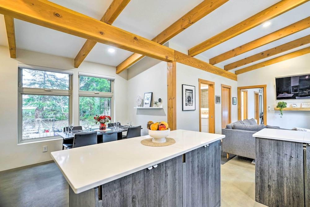 Gold Bar Cabin on Skykomish River: Heated Swim Spa