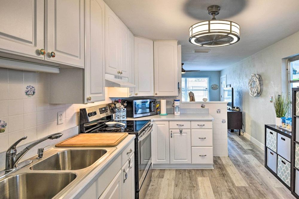 Pet-friendly Ormond Beach Home w/ Fire Pit!