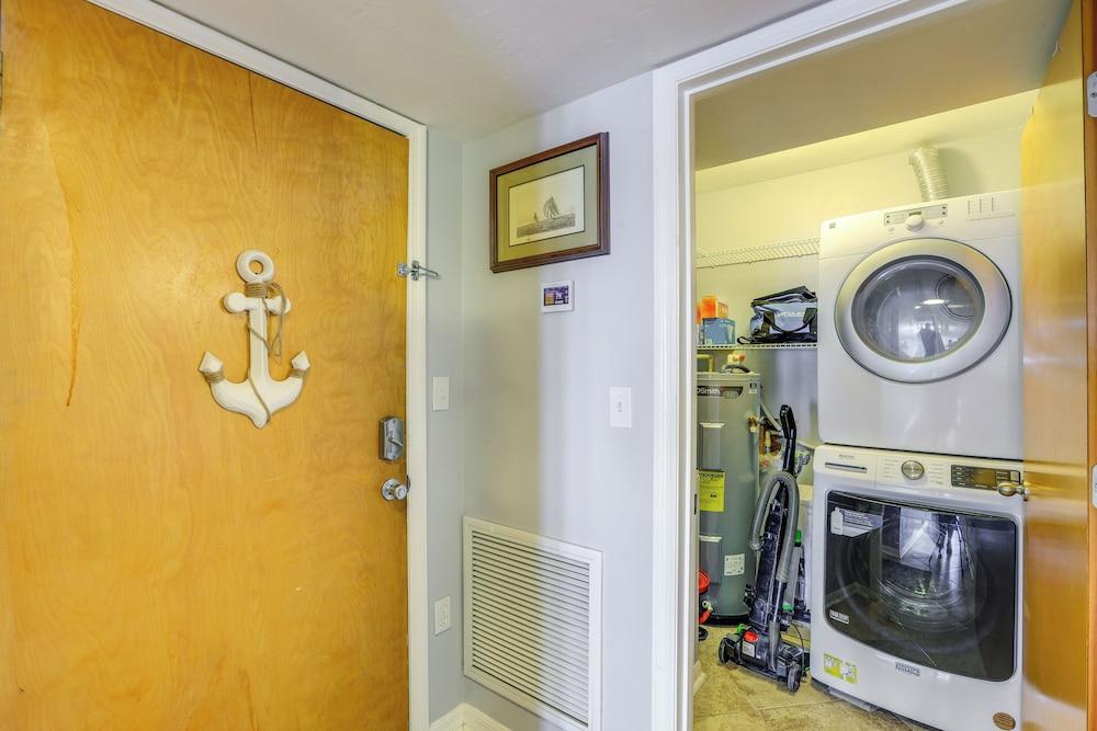 Walkable Beachfront Retreat on Cedar Key!