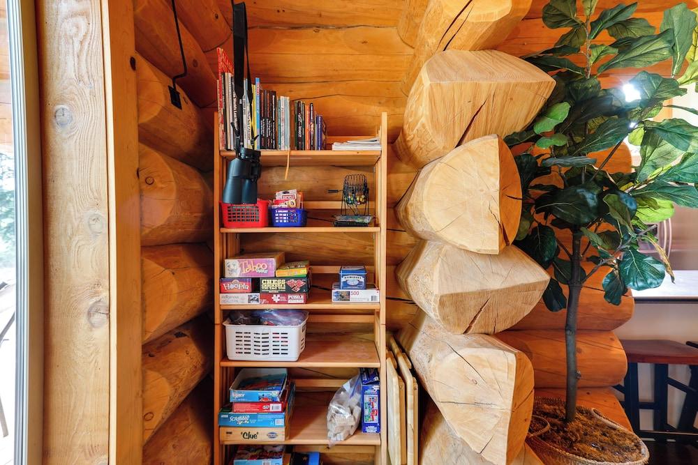 Riverside Log Cabin: On-site Aurora Viewing!