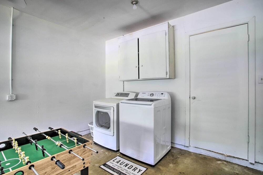 1 Mi to Main St: Brenham Retreat w/ Game Room