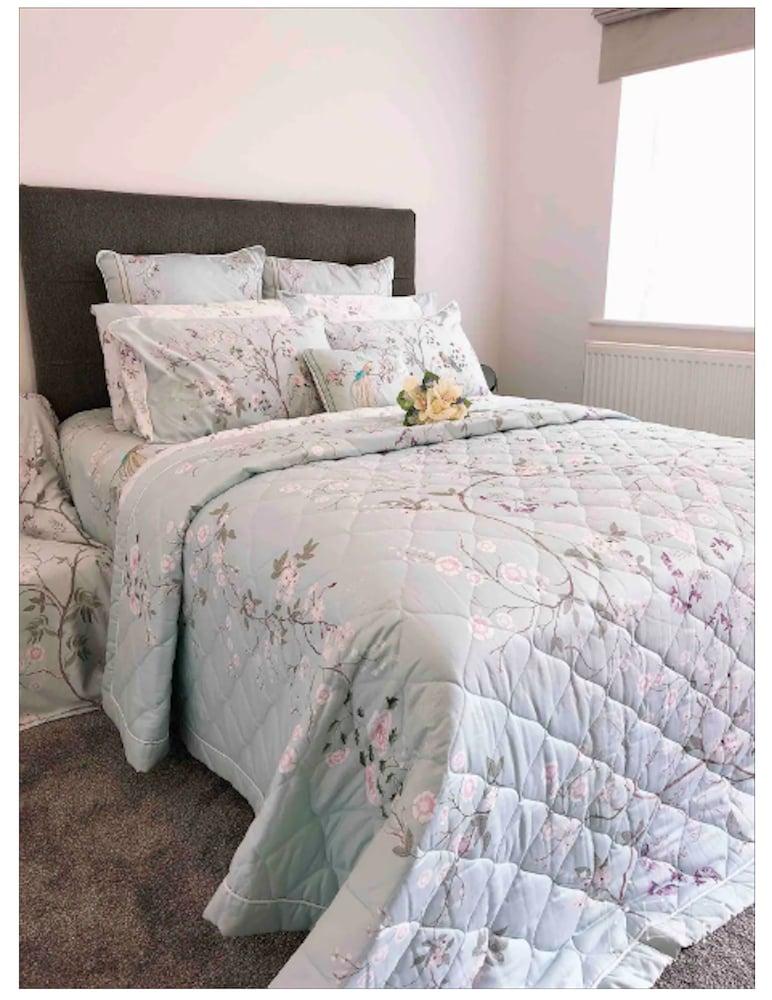 Studio Self contained flat free Parking