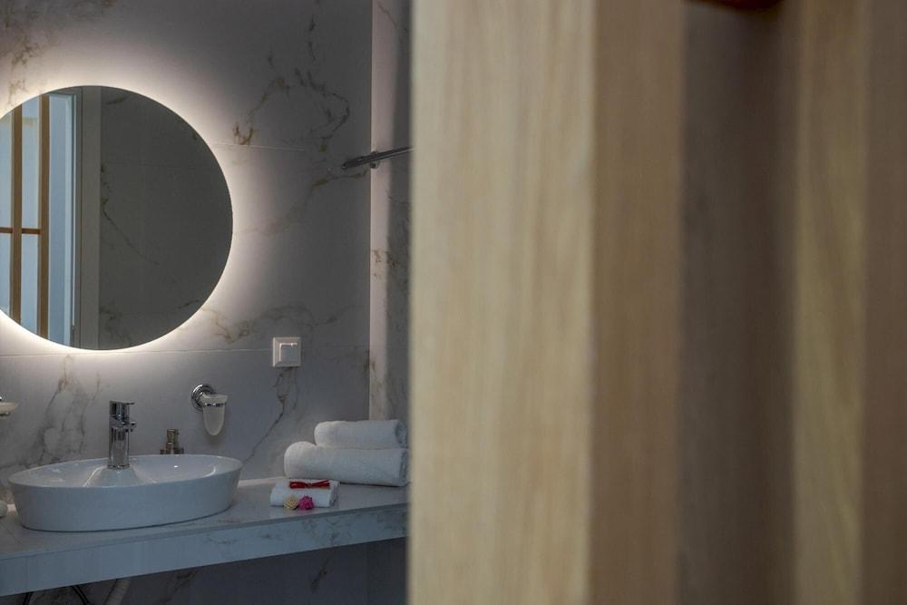 Myra Mare White Suite by Estia