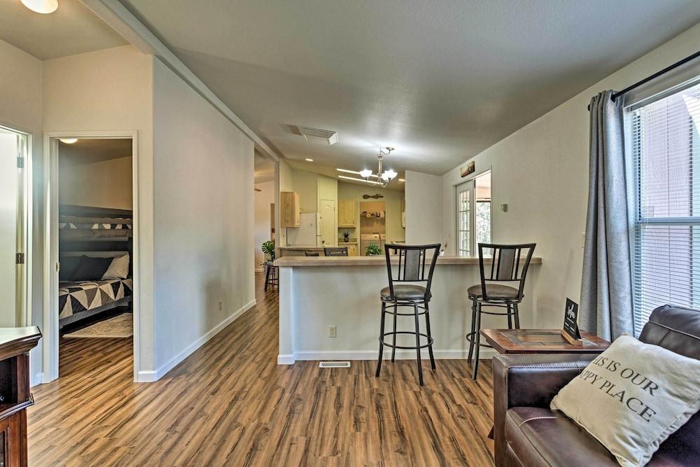 Sedona Home w/ View, Half-mi to Chimney Rock!