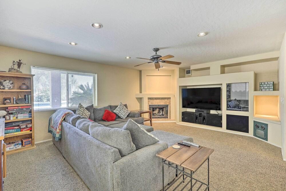 Golf Course Views: Stunning Oasis in Phoenix!