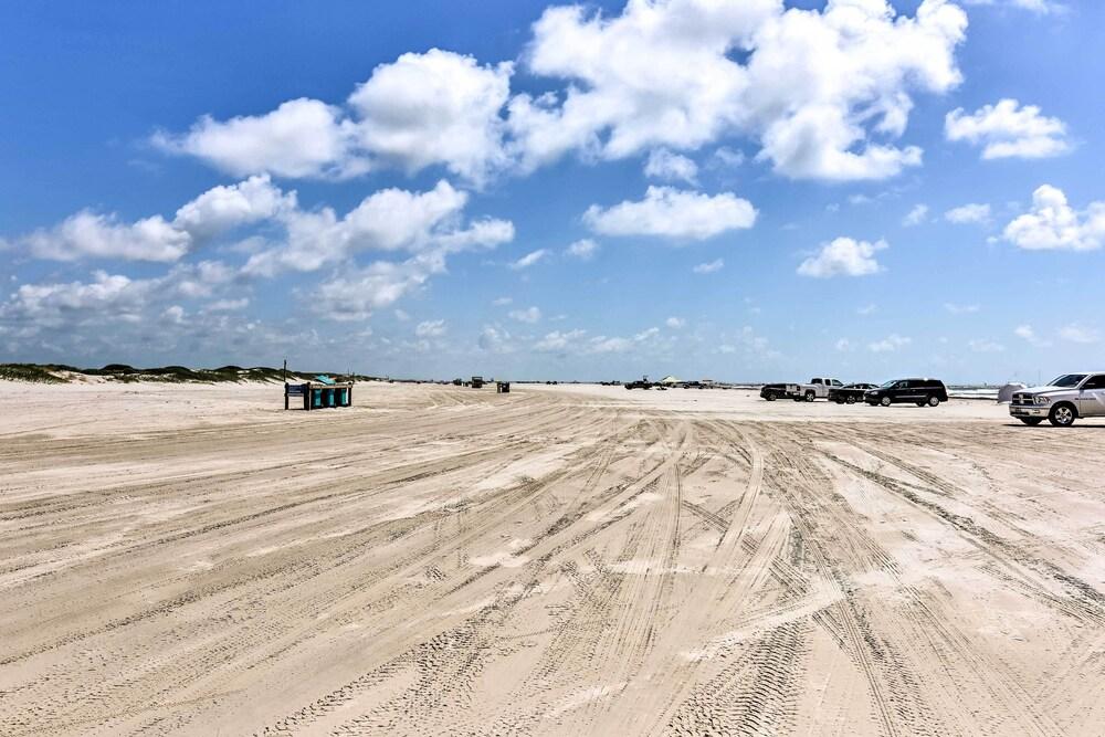 Waterfront Corpus Christi Townhome w/ Pool & Dock!