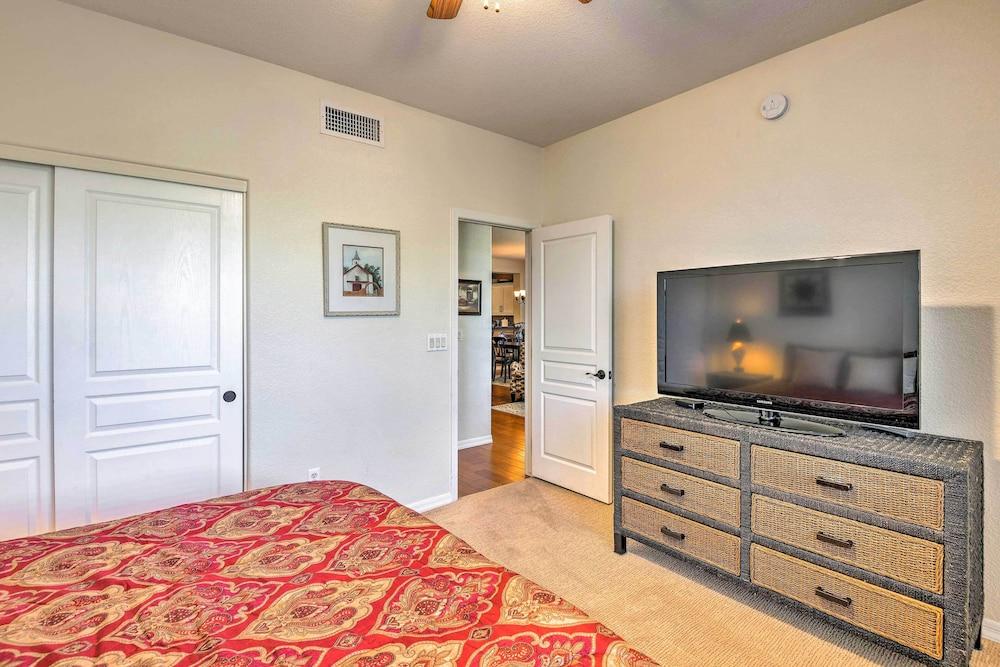 Pool, Balcony & Golf Course Views: Scottsdale Gem