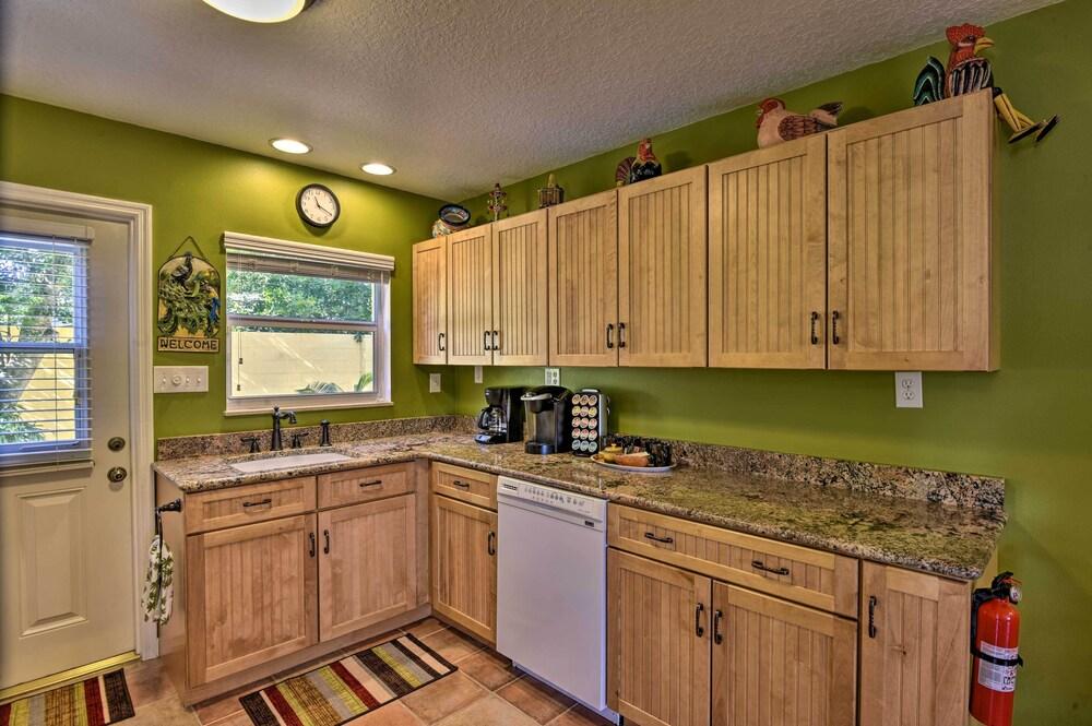 Sunny Cocoa Beach Escape w/ Bikes, Walk to Beach