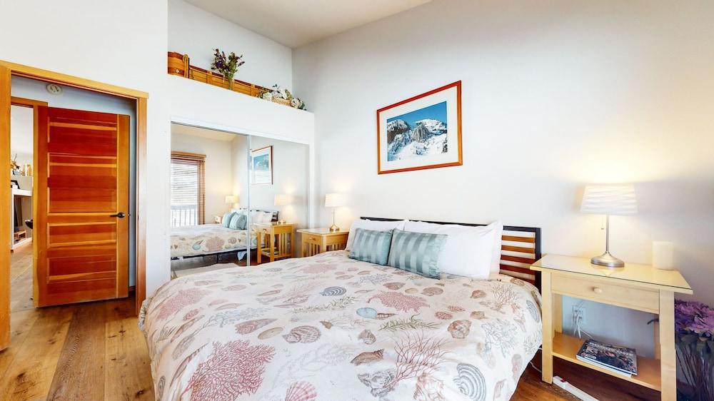 Snowcreek V #784 2 Bedroom Condo by RedAwning