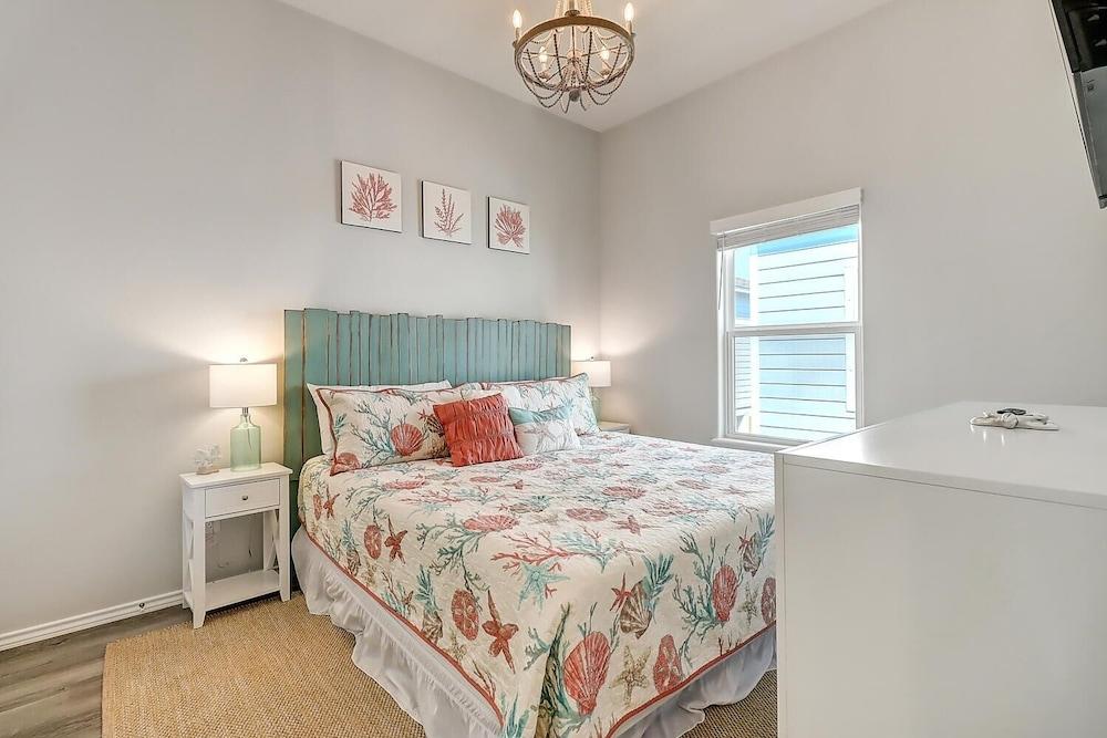 Turtle Cove 3 Bedroom Home by RedAwning