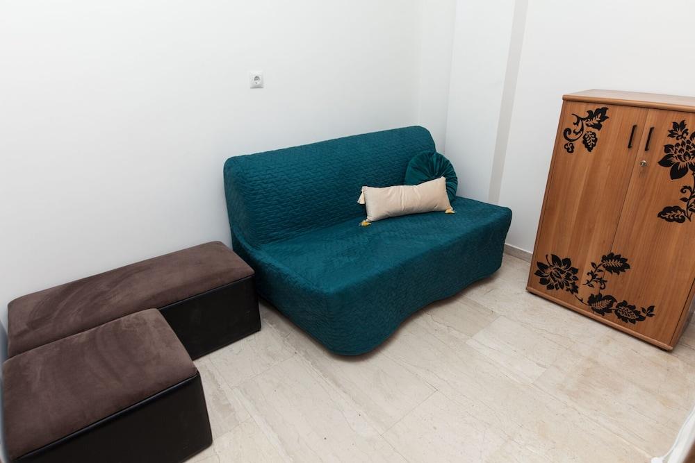 Spacious 2 level Brand New apt GTD3194