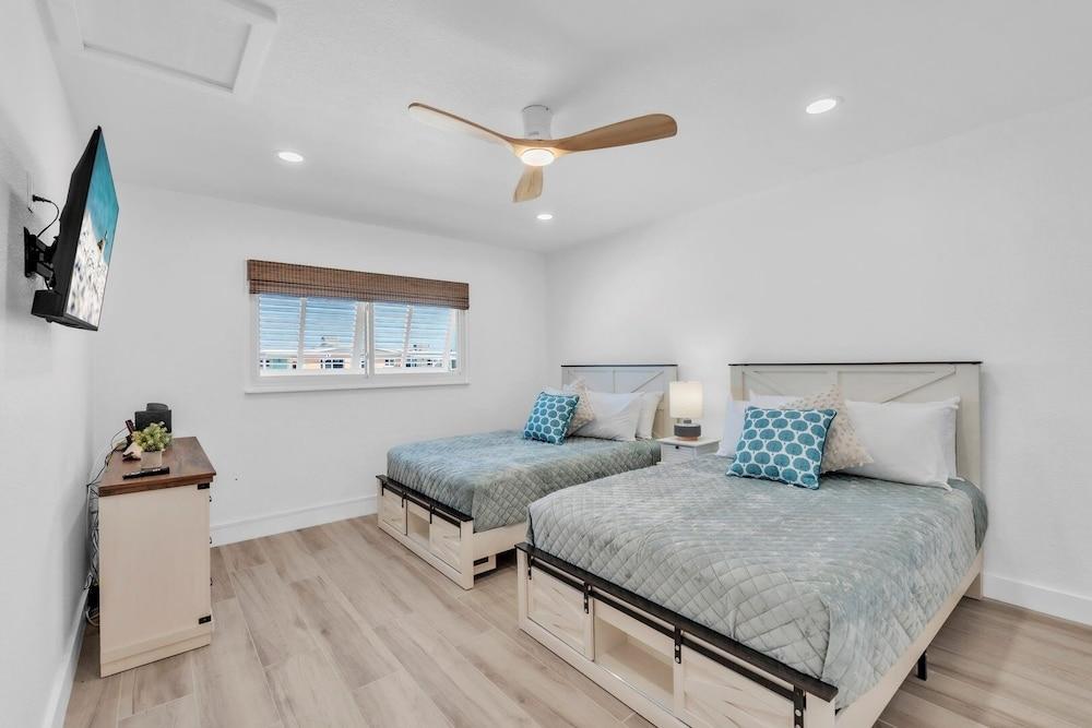 Heliconia House 2 Bedroom Villa by RedAwning